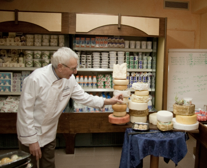 I prodotti di Mario Clelio Corradi, in bella mostra all'Aula didattica di Gastronomia dell'Università dei Sapori